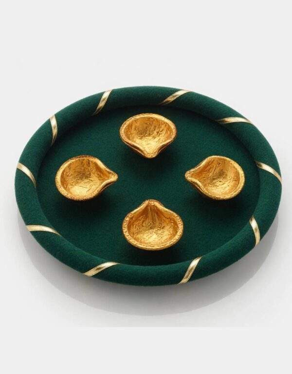Lawat Co. Decorative Velvet Mehndi Plate with Golden Ribbon and Four Traditional Clay Diyas for Mehndi, Mayoon and Wedding Ceremony.